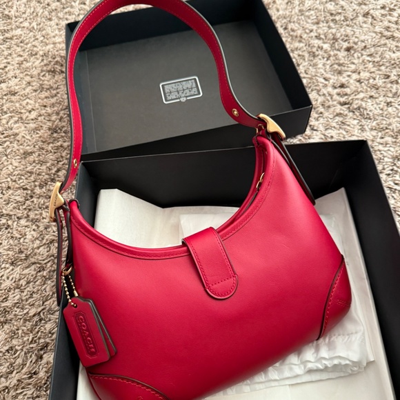 Coach Hamptons Hobo Ruby Red - Picture 3 of 8